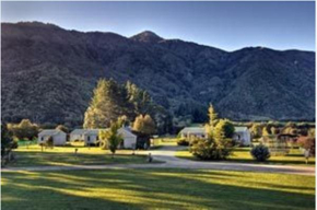 Отель Smiths Farm Holiday Park  Хейвлок
